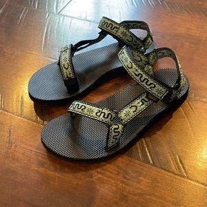 NWOT Teva Original Universal sandals